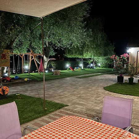Linett Apartman Hajdúszoboszló Exterior foto