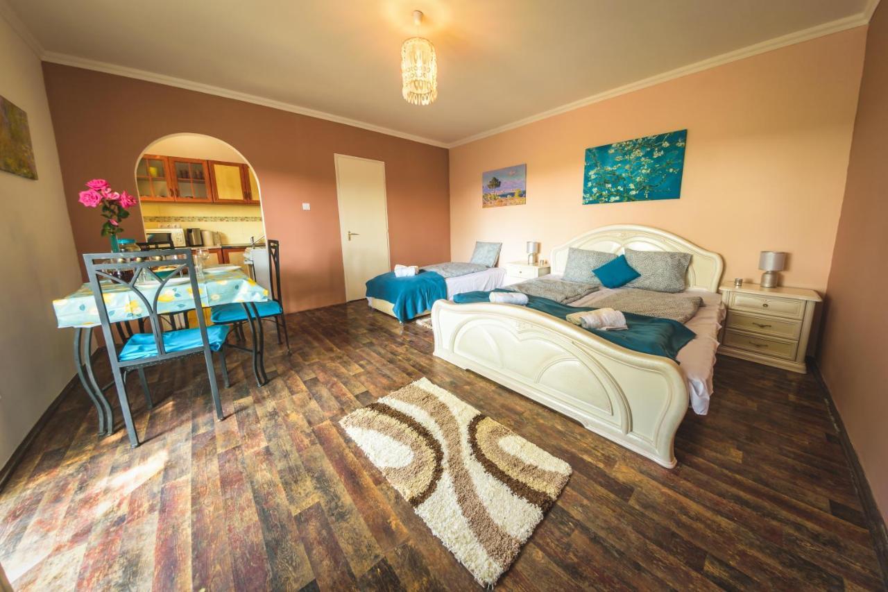 Linett Apartman Hajdúszoboszló Exterior foto
