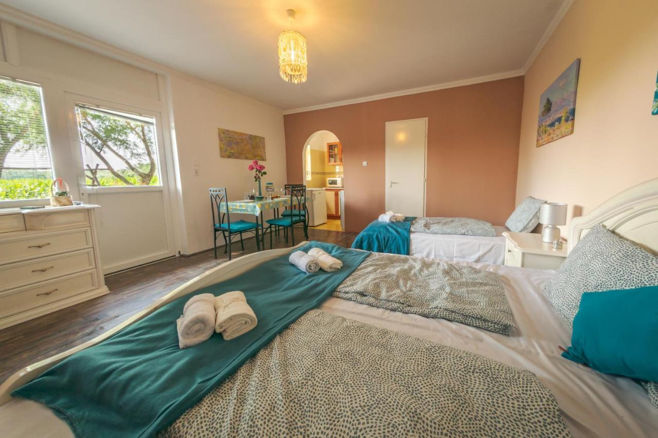 Linett Apartman Hajdúszoboszló Exterior foto