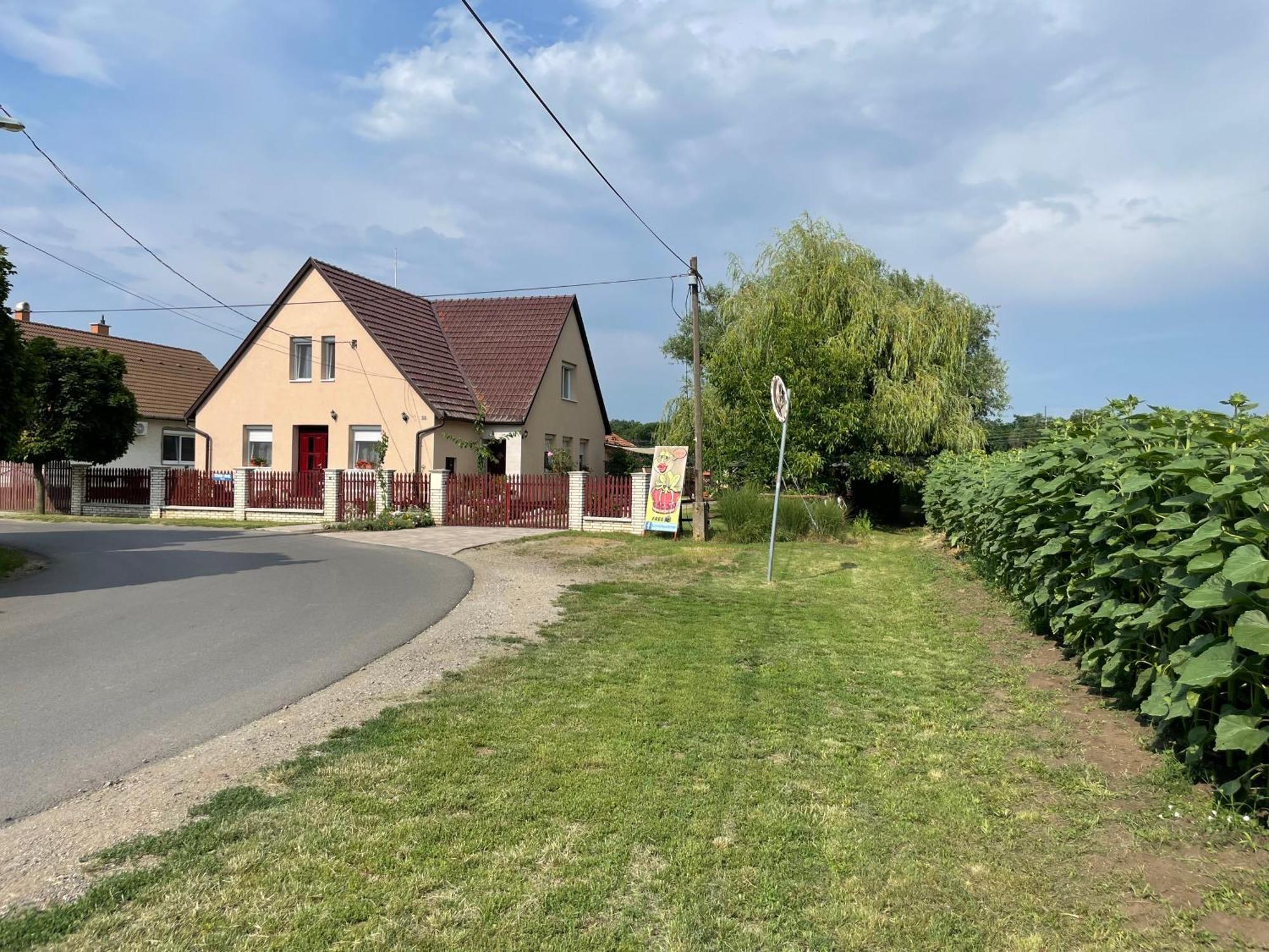 Linett Apartman Hajdúszoboszló Exterior foto