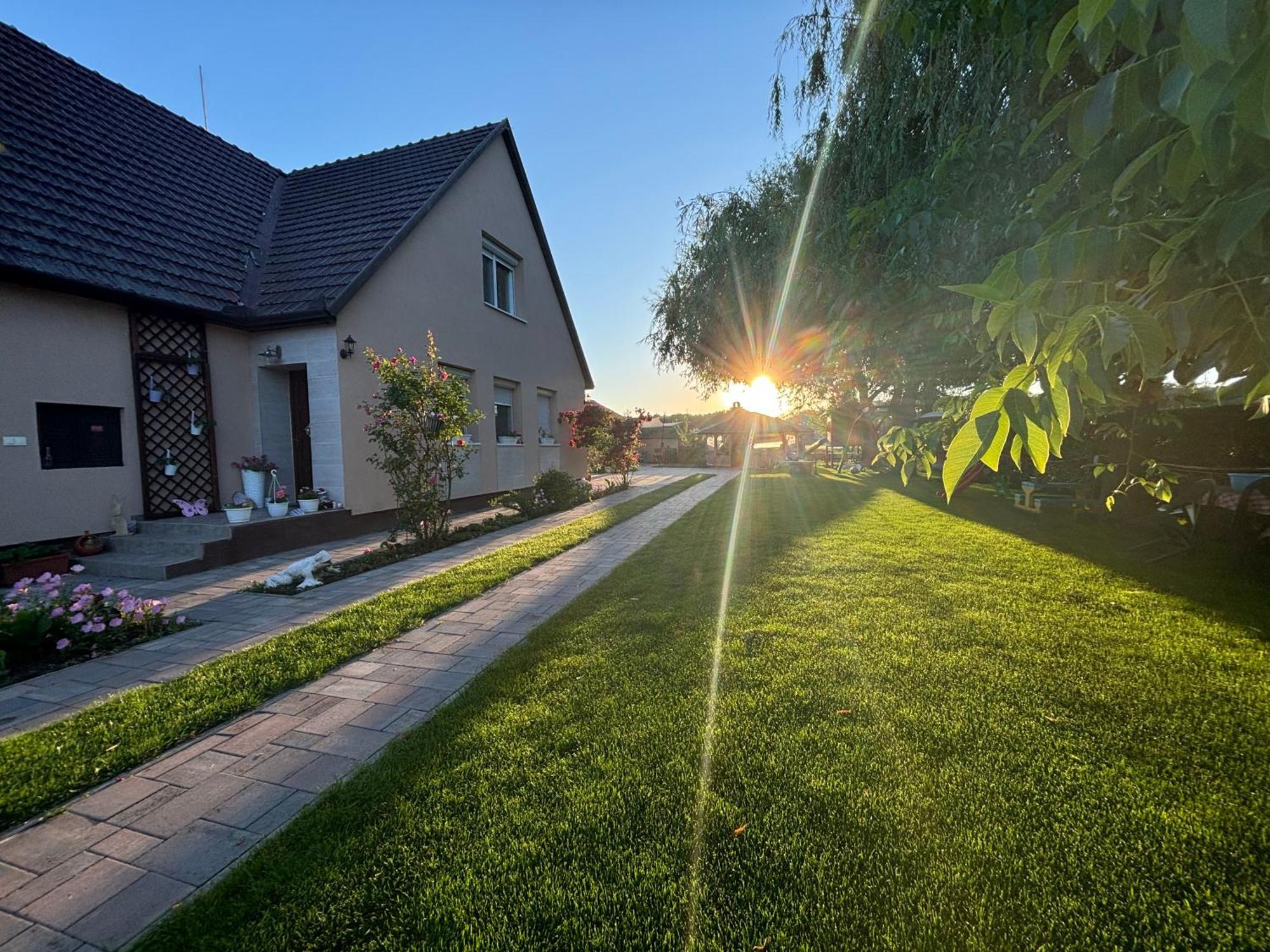 Linett Apartman Hajdúszoboszló Exterior foto